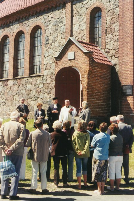 Einweihung der Spendentafel an der Freidhofsmauer in K&uuml;lz